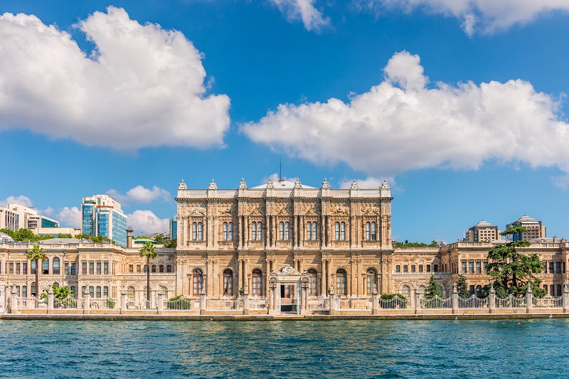 قصر دولما باغچه (Dolmabahce Palace)