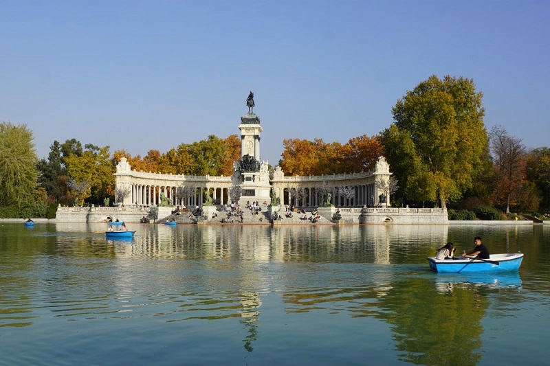  دریاچه مصنوعی (Estanque Grande)